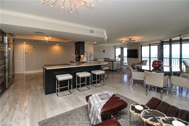 9653 Gulf Shore DR 203, Naples, FL 34108