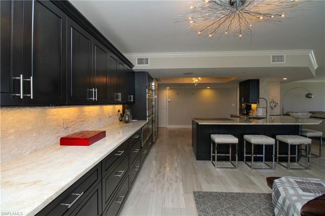 9653 Gulf Shore DR 203, Naples, FL 34108