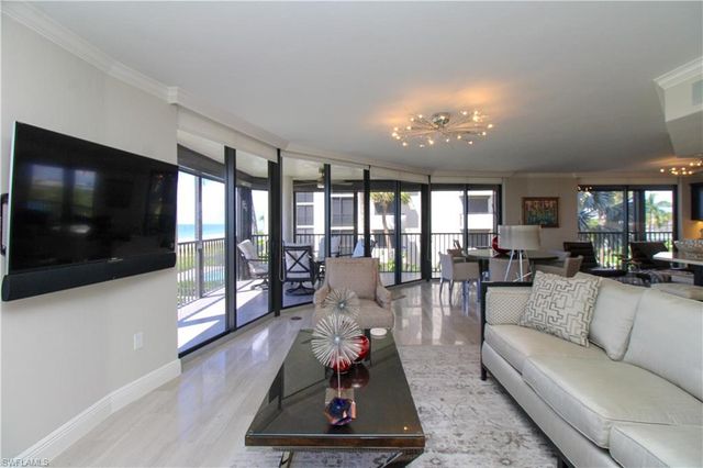 9653 Gulf Shore DR 203, Naples, FL 34108