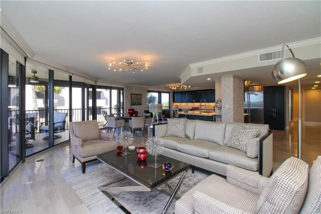 9653 Gulf Shore DR 203, Naples, FL 34108