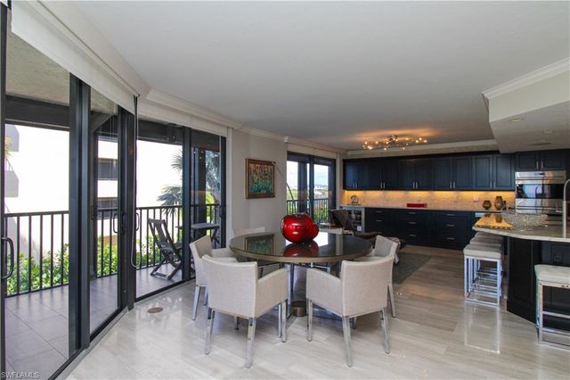 9653 Gulf Shore DR 203, Naples, FL 34108