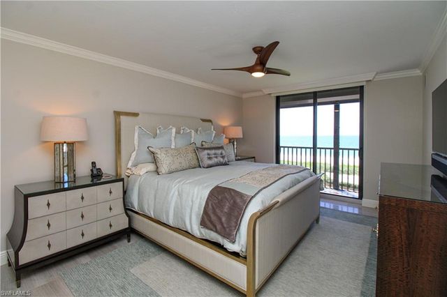 9653 Gulf Shore DR 203, Naples, FL 34108