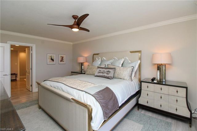 9653 Gulf Shore DR 203, Naples, FL 34108