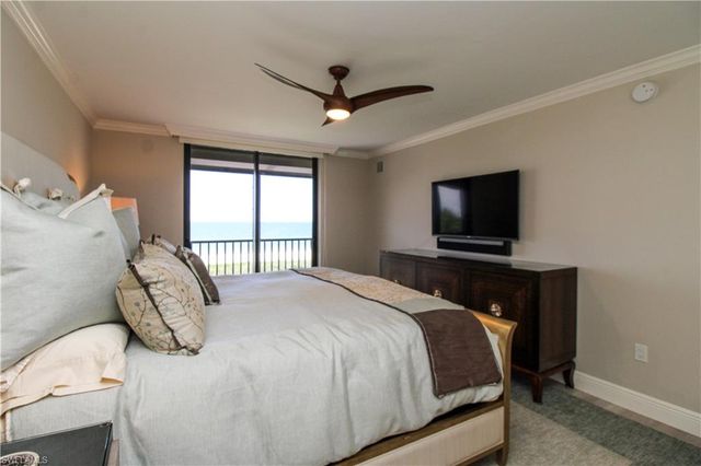 9653 Gulf Shore DR 203, Naples, FL 34108