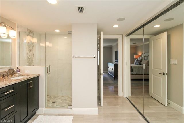 9653 Gulf Shore DR 203, Naples, FL 34108