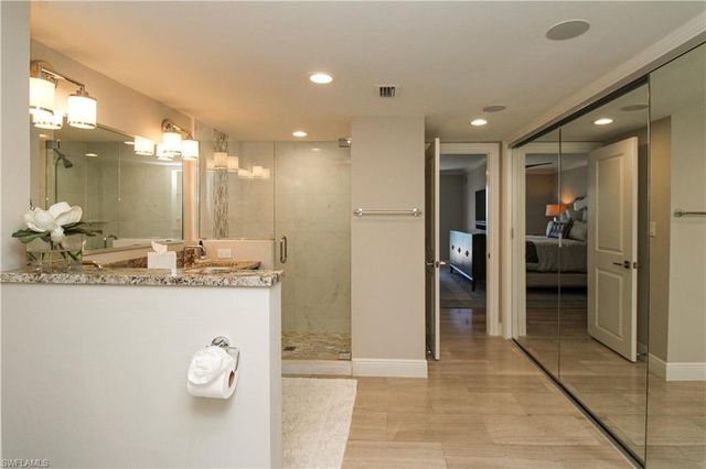 9653 Gulf Shore DR 203, Naples, FL 34108