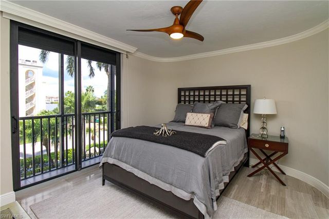 9653 Gulf Shore DR 203, Naples, FL 34108