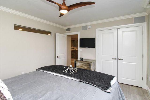9653 Gulf Shore DR 203, Naples, FL 34108