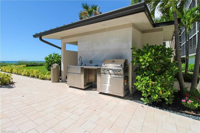 9653 Gulf Shore DR 203, Naples, FL 34108