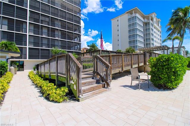 9653 Gulf Shore DR 203, Naples, FL 34108