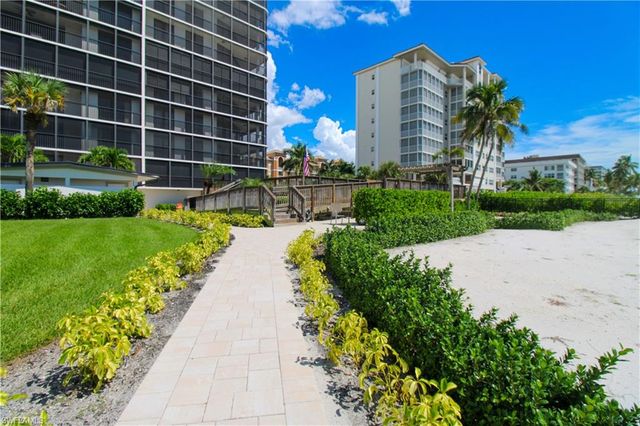 9653 Gulf Shore DR 203, Naples, FL 34108