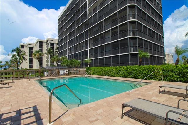9653 Gulf Shore DR 203, Naples, FL 34108