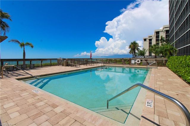9653 Gulf Shore DR 203, Naples, FL 34108