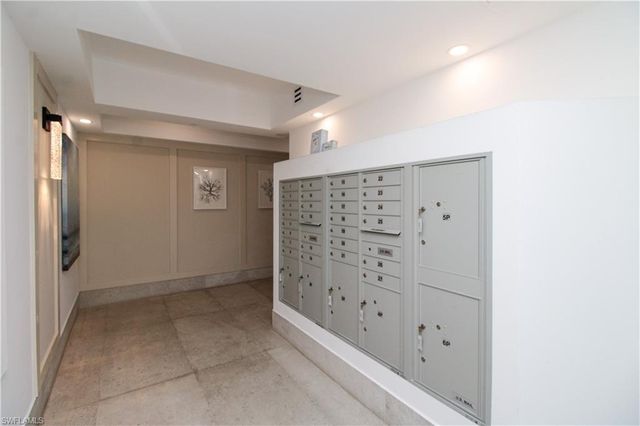 9653 Gulf Shore DR 203, Naples, FL 34108
