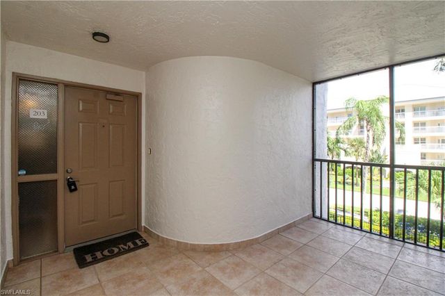 9653 Gulf Shore DR 203, Naples, FL 34108