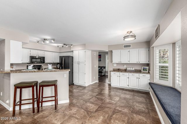 3348 E GLENHAVEN Drive, Phoenix, AZ 85048