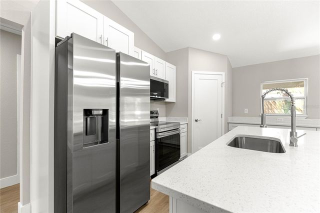 22 MALAUKA RUN LANE, Ocklawaha, FL 32179