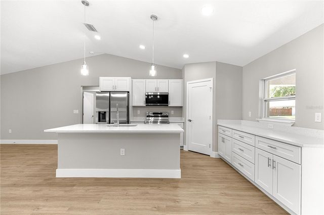 22 MALAUKA RUN LANE, Ocklawaha, FL 32179