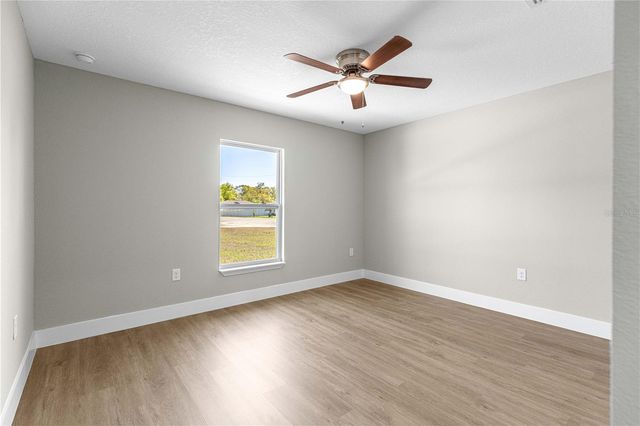 22 MALAUKA RUN LANE, Ocklawaha, FL 32179