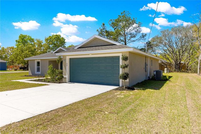 22 MALAUKA RUN LANE, Ocklawaha, FL 32179