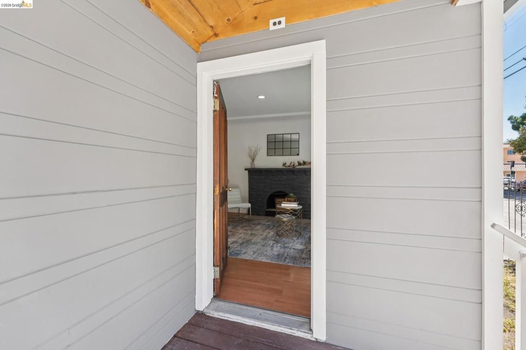 Image 2 of property listing at 220 Marina Way, Richmond, CA 94801