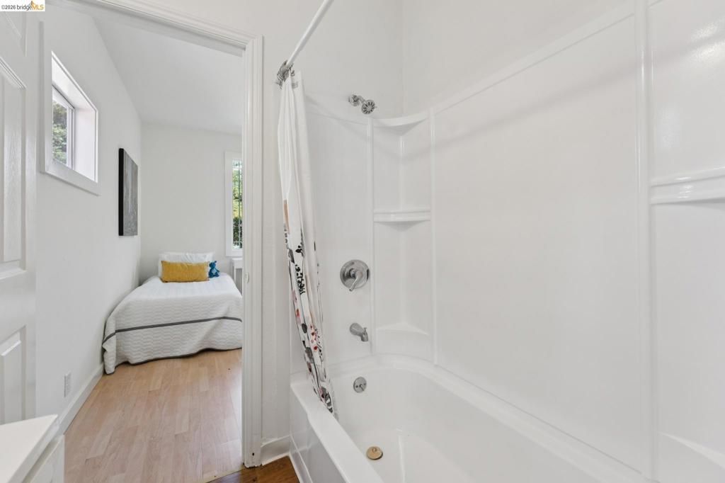Image 20 of property listing at 220 Marina Way, Richmond, CA 94801