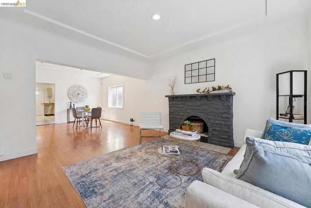 Image 3 of property listing at 220 Marina Way, Richmond, CA 94801