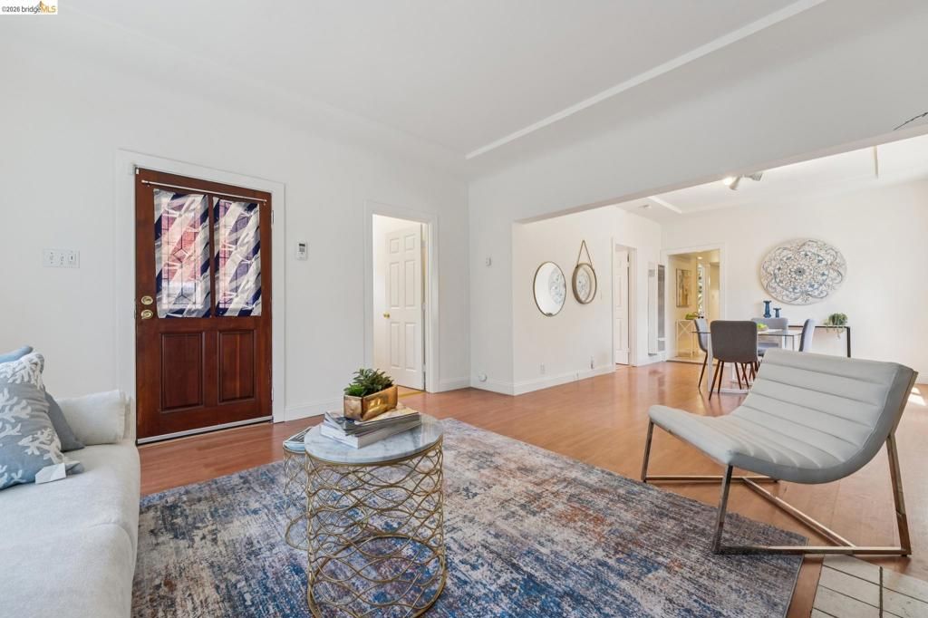 Image 6 of property listing at 220 Marina Way, Richmond, CA 94801