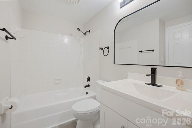 6621 Piney Path Road, Charlotte, NC 28212