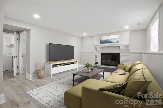 6621 Piney Path Road, Charlotte, NC 28212