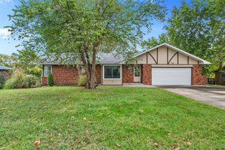 302 W CEDAR LAKE DR W DR, Columbia, MO 65203