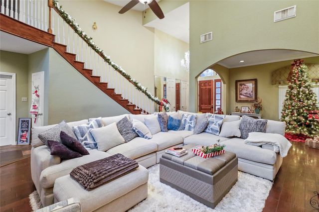 134 Strawberry Drive, Lake Jackson, TX 77566