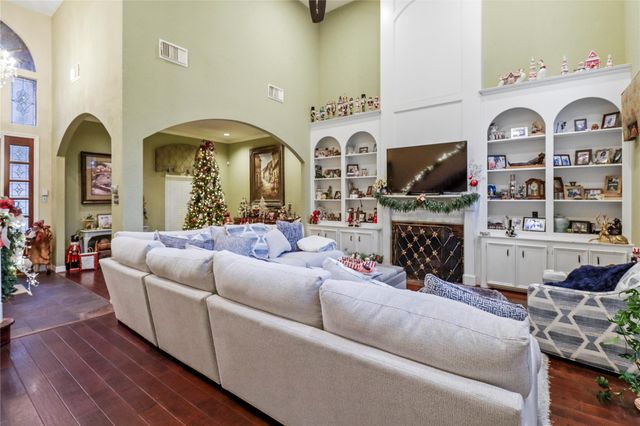 134 Strawberry Drive, Lake Jackson, TX 77566