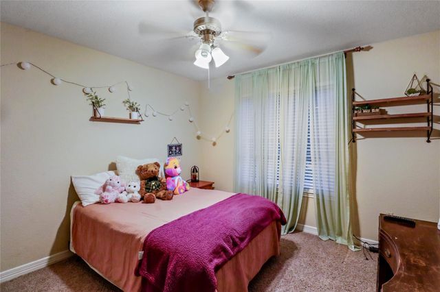 134 Strawberry Drive, Lake Jackson, TX 77566