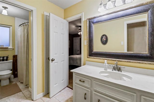 134 Strawberry Drive, Lake Jackson, TX 77566