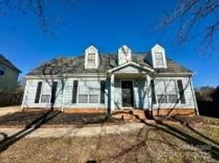 9501 Pondside Lane, Charlotte, NC 28213