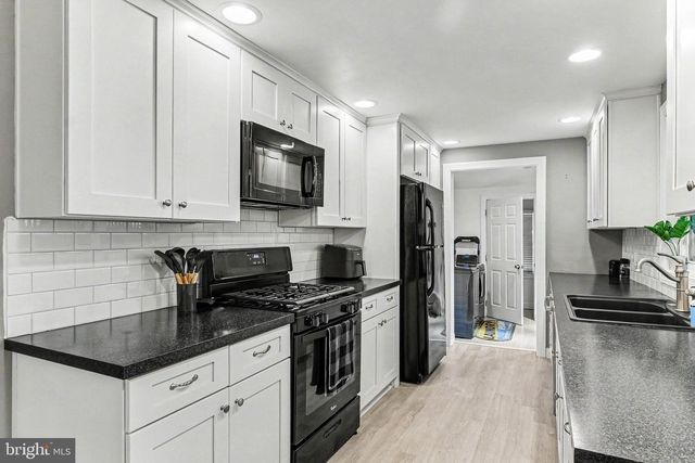 235 PERRY ST, Columbia, PA 17512