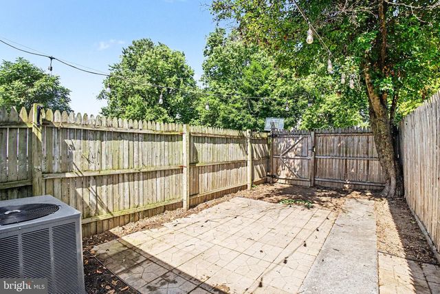 235 PERRY ST, Columbia, PA 17512