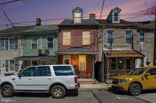235 PERRY ST, Columbia, PA 17512