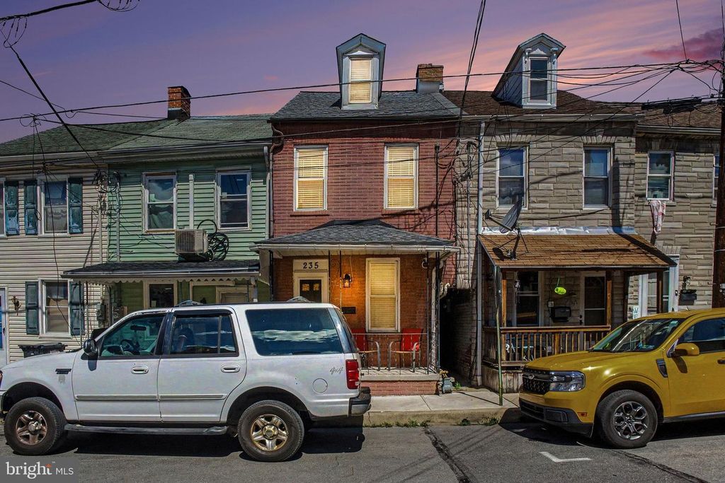 235 PERRY ST, Columbia, PA 17512