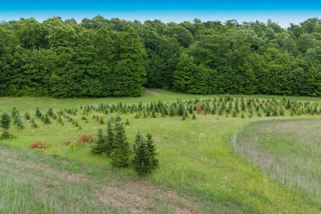 1551 N Macksey Road, Suttons Bay, MI 49682