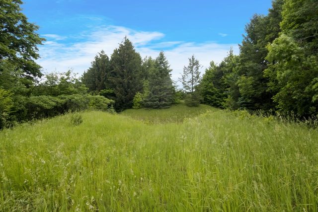 1551 N Macksey Road, Suttons Bay, MI 49682