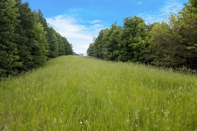 1551 N Macksey Road, Suttons Bay, MI 49682