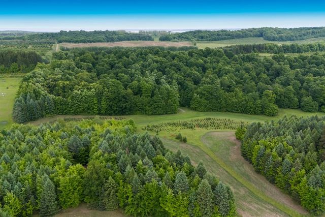 1551 N Macksey Road, Suttons Bay, MI 49682