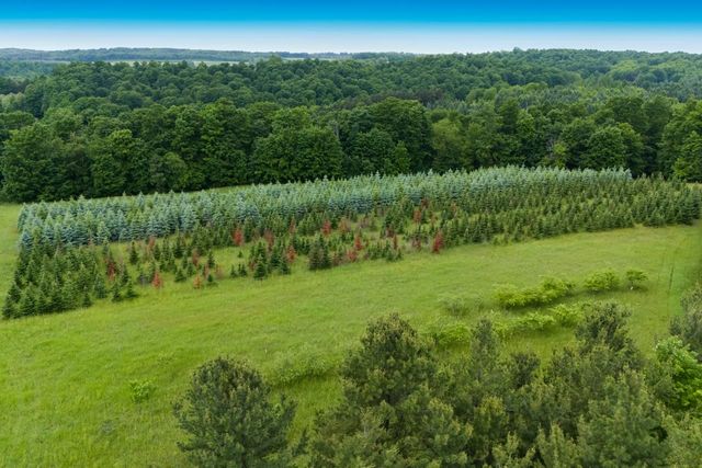 1551 N Macksey Road, Suttons Bay, MI 49682