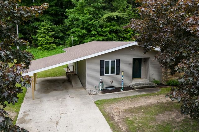 1551 N Macksey Road, Suttons Bay, MI 49682