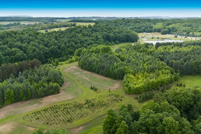 1551 N Macksey Road, Suttons Bay, MI 49682