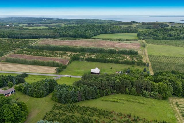 1551 N Macksey Road, Suttons Bay, MI 49682