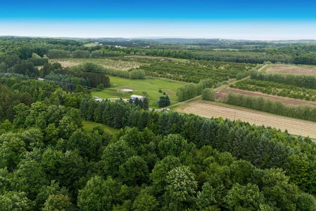 1551 N Macksey Road, Suttons Bay, MI 49682