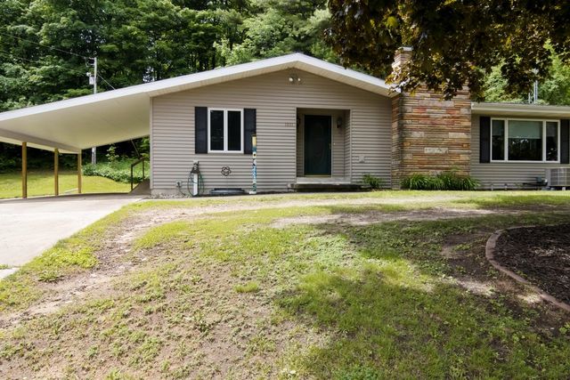 1551 N Macksey Road, Suttons Bay, MI 49682